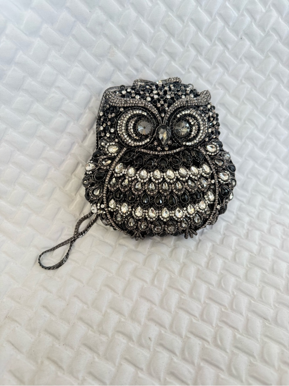 NEW LA REGALE OWL-SHAPED CRYSTAL RHINESTONE EVENING CLUTCH .
